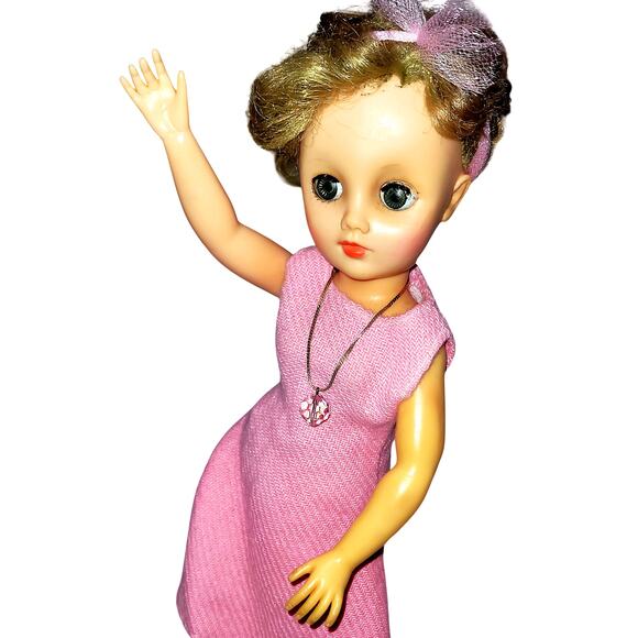 17" 50s Vintage Eegee Teenage "Miss Debutante" Fashion Doll with Dainty Necklace - Picture 6 of 12